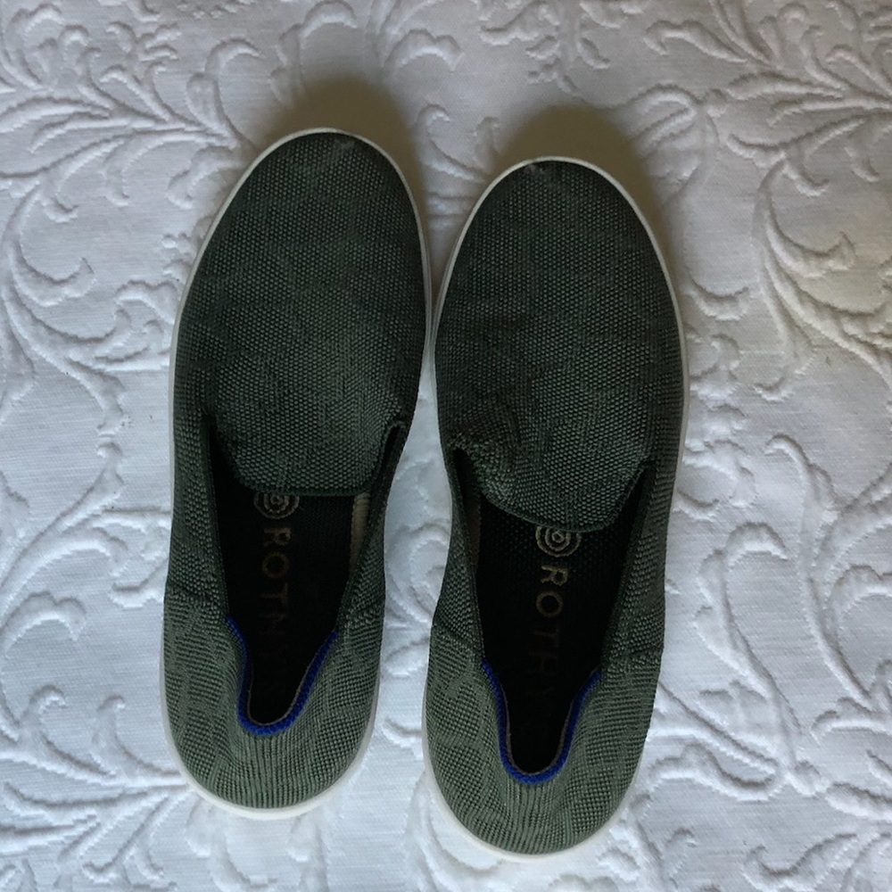 Rothy’s slip on sneaker dark green jacquard pattern 5.5